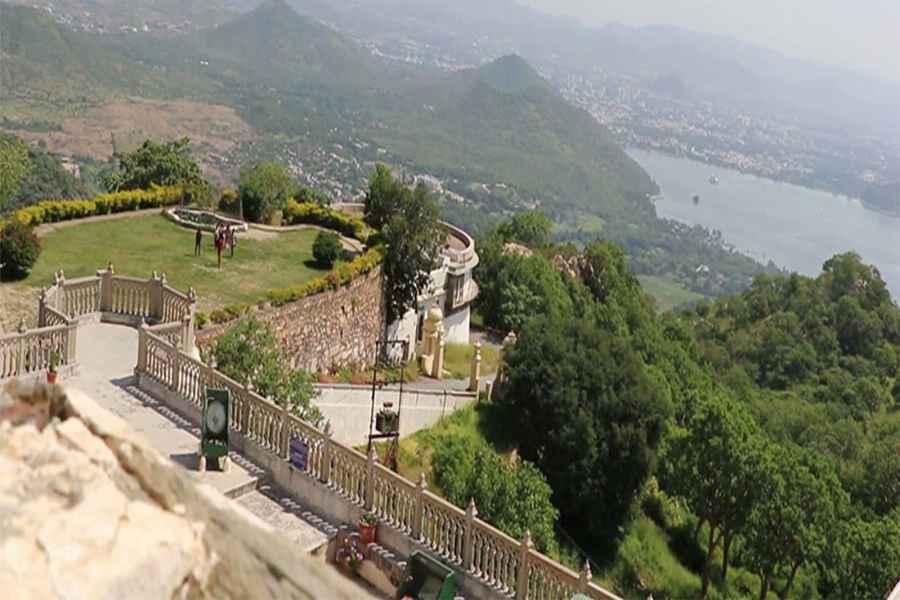 Sajjangarh Palace (Monsoon Palace)